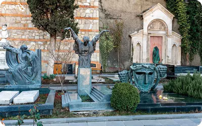 مقبره‌های متاتسمیندا؛ آرامگاهی برای بزرگان فرهنگ و تاریخ